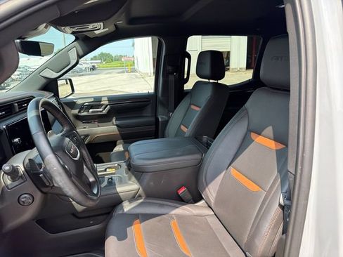 Used 2024 GMC Sierra 1500 AT4 w/ Technology Package AWD/4WD image 11