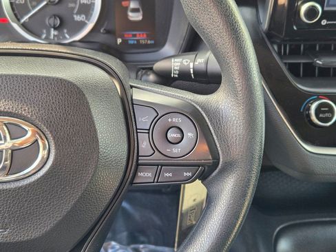 Used 2022 Toyota Corolla LE image 25