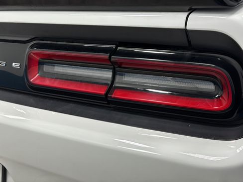Used 2019 Dodge Challenger SXT RWD image 31