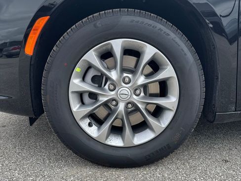 New 2026 Chrysler Pacifica Select image 10