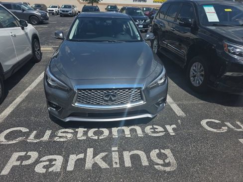 Used 2021 INFINITI Q50 Luxe AWD/4WD image 2