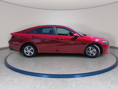 Used 2023 Hyundai Elantra SE FWD image 4
