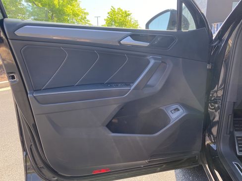 Used 2023 Volkswagen Tiguan SE R-Line image 25