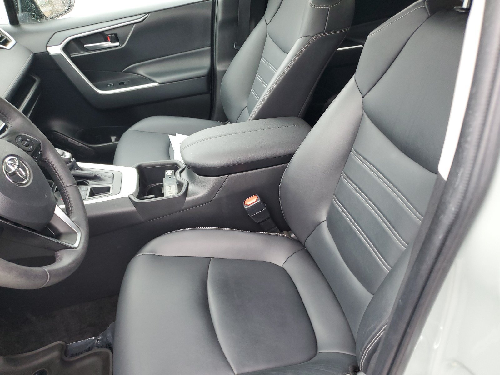 Used 2023 Toyota RAV4 XLE Premium AWD/4WD image 17