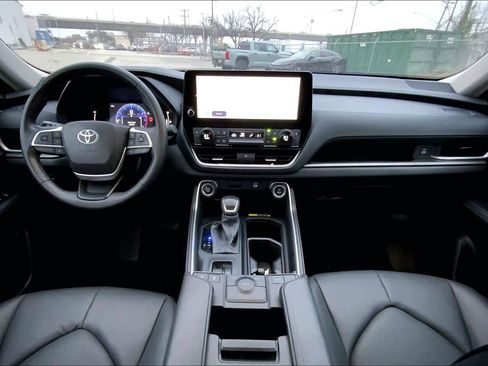 Used 2025 Toyota Grand Highlander FWD image 14