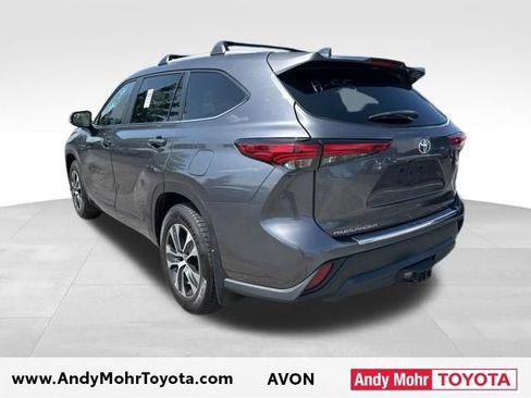 Used 2023 Toyota Highlander XLE AWD/4WD image 6