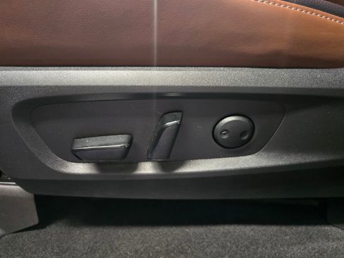 Used 2022 Nissan Pathfinder Platinum w/ Cargo Package image 12