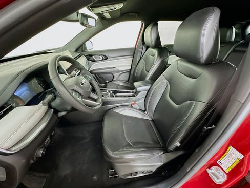 Used 2025 Jeep Compass Limited image 13