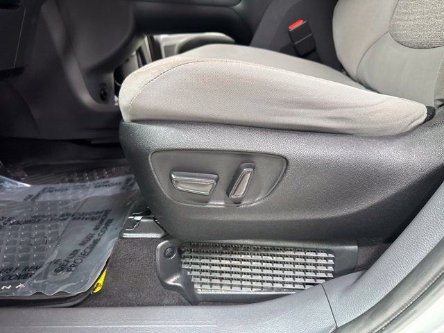 Used 2022 Toyota Sienna LE AWD/4WD image 6