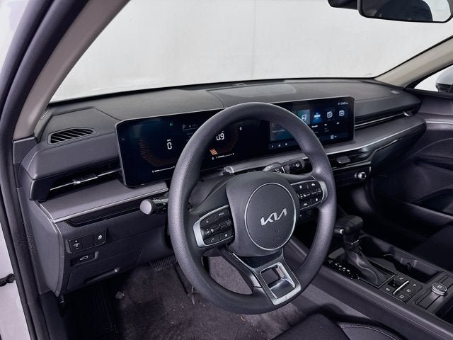 New 2025 Kia K5 LXS FWD image 9