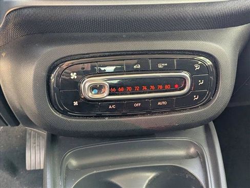 Used 2016 smart fortwo passion image 11