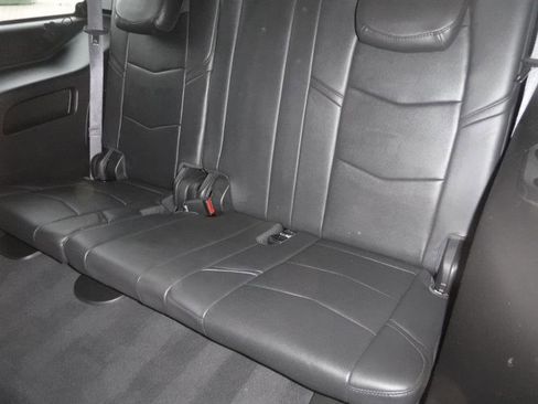 Used 2015 Cadillac Escalade Premium image 18