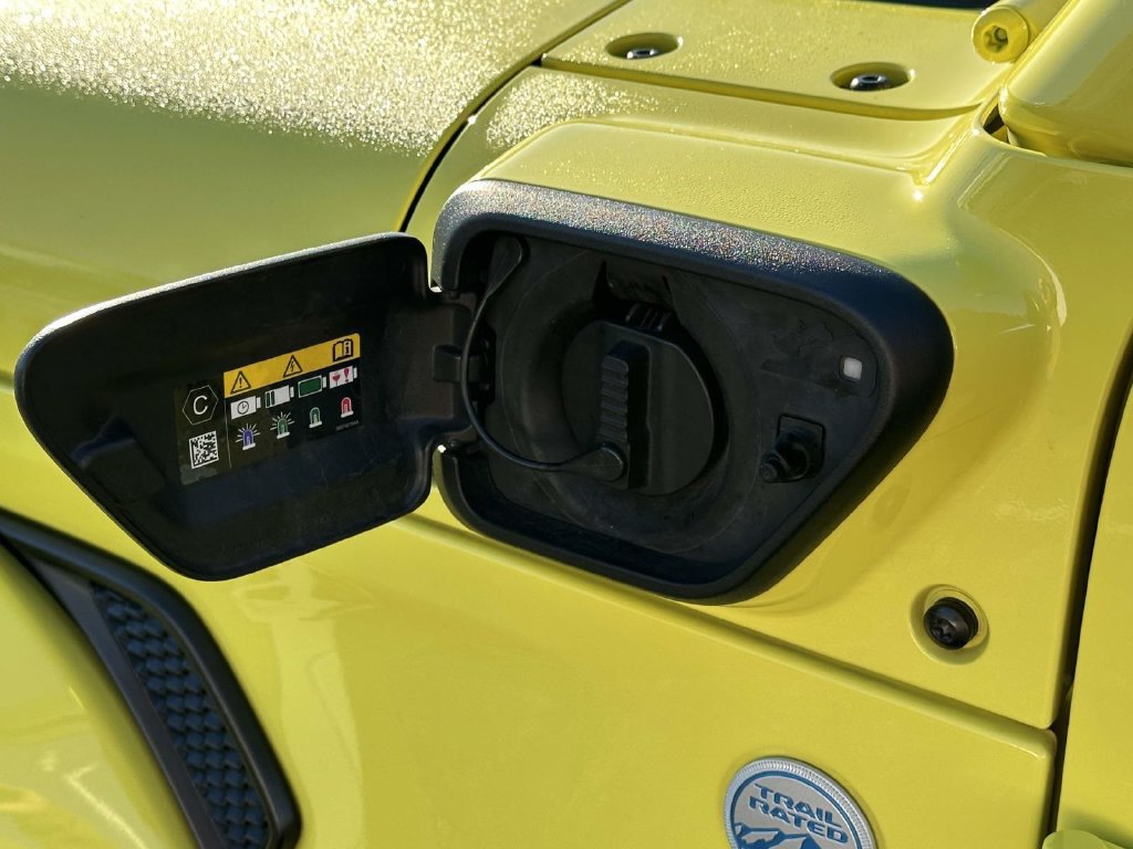 Used 2023 Jeep Wrangler Unlimited Sahara w/ Cold Weather Group AWD/4WD image 10