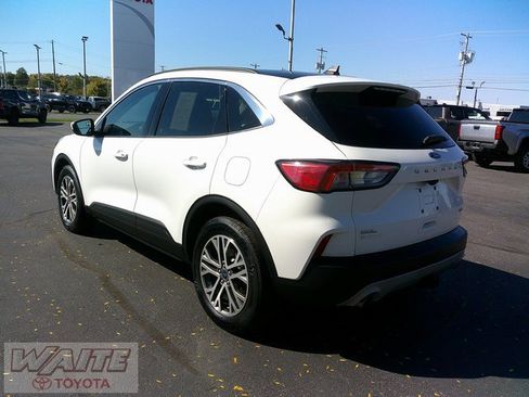 Used 2022 Ford Escape SEL w/ Technology Package image 4