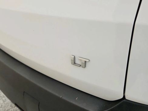 Used 2023 Chevrolet Traverse LT FWD image 30