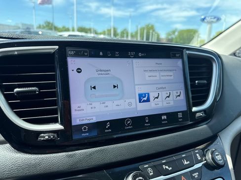 Used 2023 Chrysler Pacifica Touring-L FWD image 41