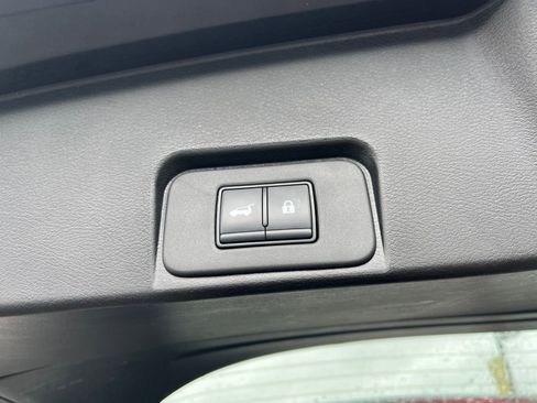 Used 2025 Nissan Rogue SV image 23