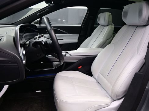 Used 2024 Cadillac Lyriq Luxury image 8