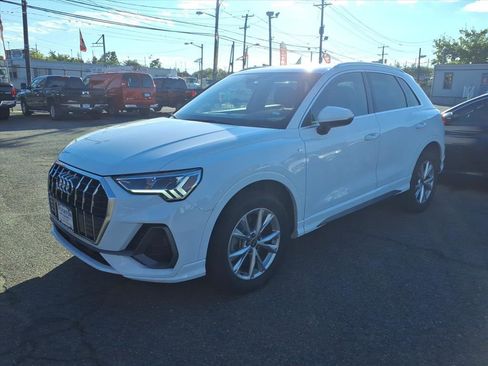 Used 2023 Audi Q3 2.0T Premium image 3