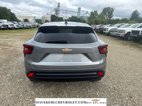 Used 2025 Chevrolet Trax LS w/ LS Convenience Package FWD image 6