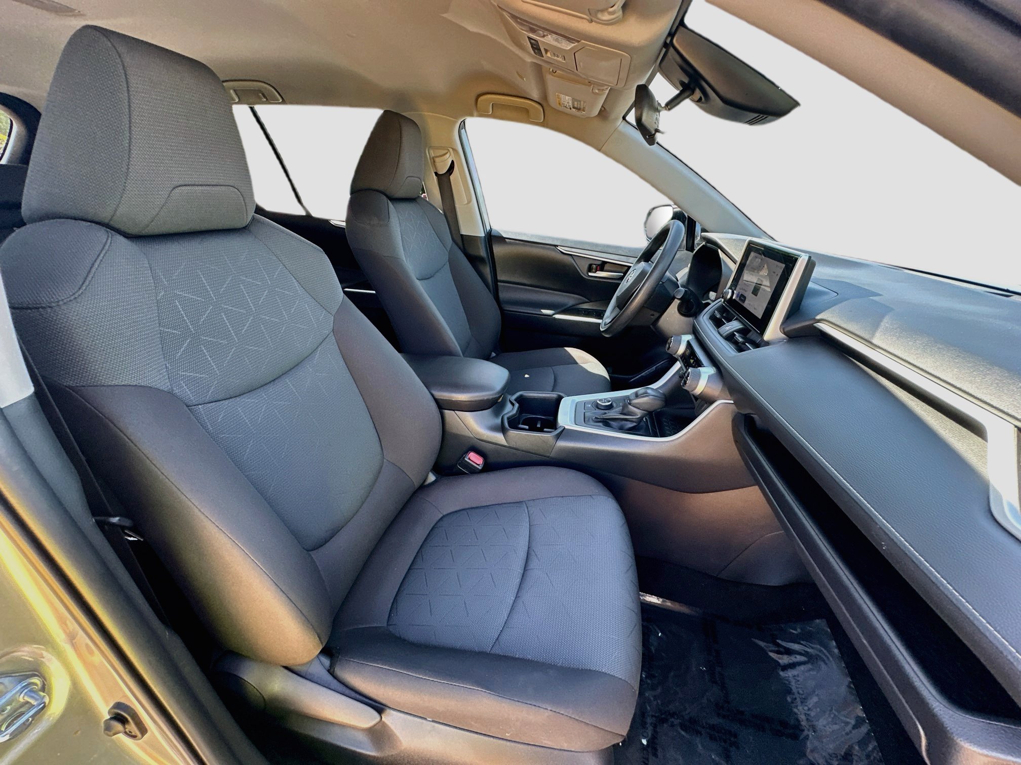 Used 2025 Toyota RAV4 XLE AWD/4WD image 23