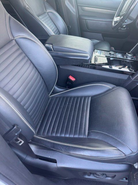 Used 2018 Land Rover Discovery HSE AWD/4WD image 7