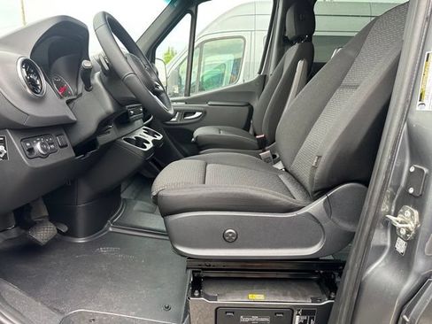 Used 2023 Mercedes-Benz Sprinter 2500 image 10