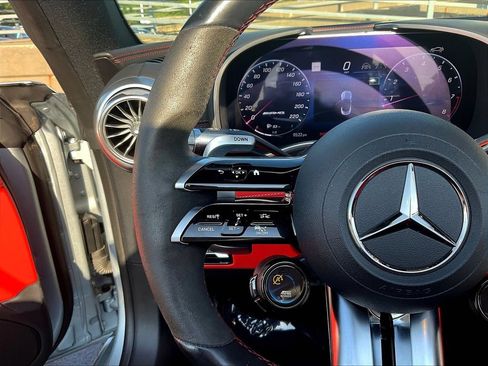 Used 2022 Mercedes-Benz SL 63 AMG 4MATIC w/ AMG Aerodynamic Package image 10