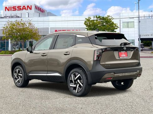 New 2026 Nissan Kicks SV image 2
