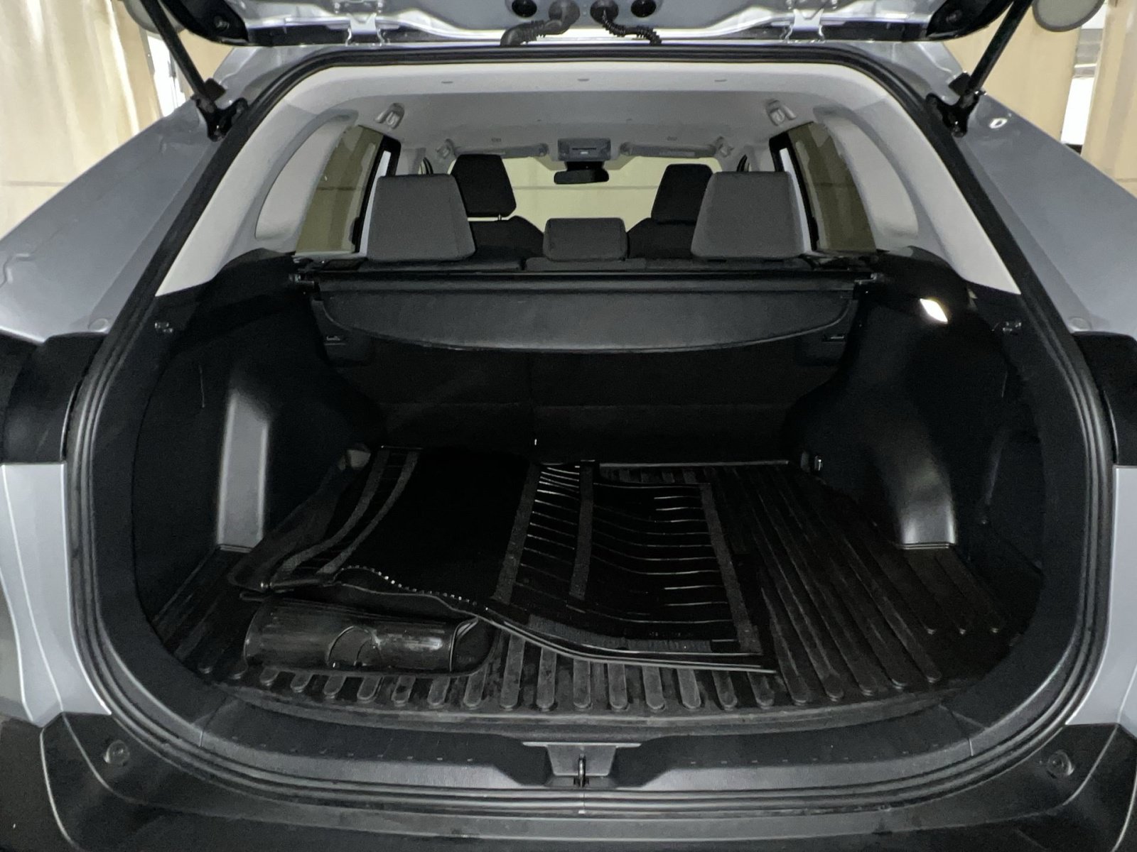 Used 2025 Toyota RAV4 XLE AWD/4WD image 31