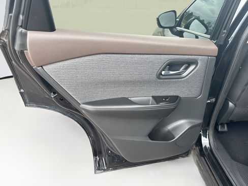 Used 2021 Nissan Rogue SV AWD/4WD image 26
