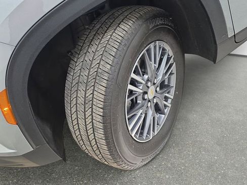 Used 2025 Chevrolet Traverse LT w/ Driver Confidence Package FWD image 29
