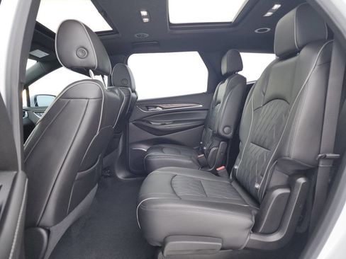 Used 2024 Buick Enclave Avenir w/ Avenir Technology Package image 10