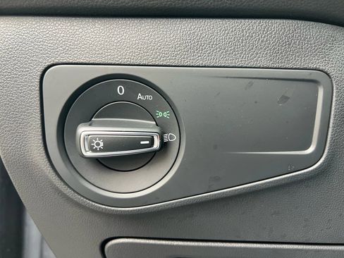 Used 2021 Volkswagen Tiguan SE image 21