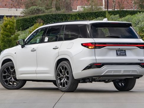 New 2026 Lexus TX 500h AWD image 2