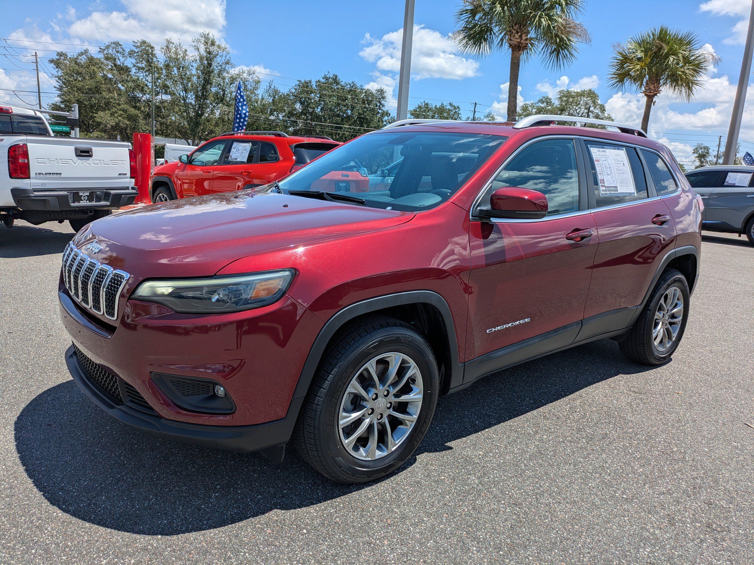 Used 2020 Jeep Cherokee Latitude Plus w/ Cold Weather Group AWD/4WD image 8
