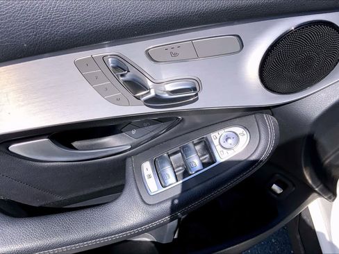 Used 2022 Mercedes-Benz GLC 300 4MATIC image 35