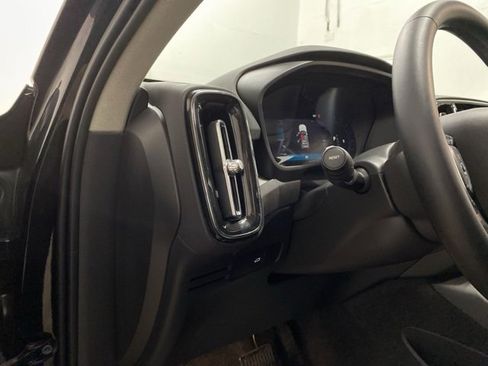 Used 2025 Volvo XC40 B5 Plus image 15