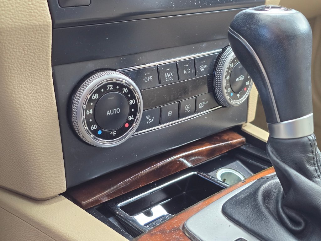 Used 2011 Mercedes-Benz GLK 350 2WD image 23