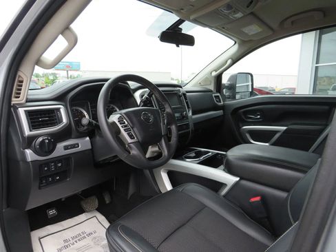 Used 2017 Nissan Titan PRO-4X image 10