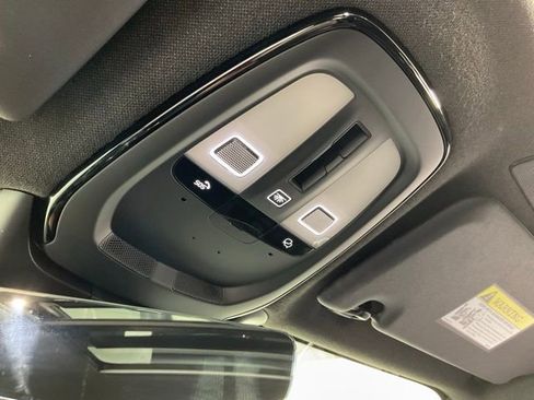 Certified 2023 Volvo XC40 B5 Ultimate w/ Protection Package Premier image 23