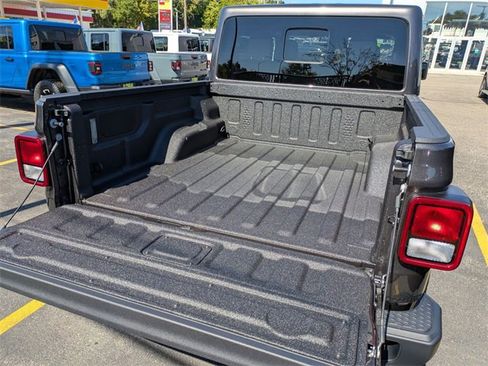 New 2025 Jeep Gladiator Sport image 24