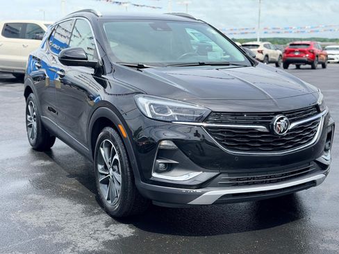 Used 2021 Buick Encore GX Essence w/ Advanced Technology Package FWD image 3
