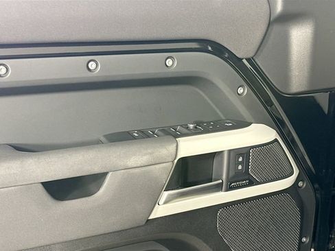 Certified 2023 Land Rover Defender 110 X-Dynamic SE image 20