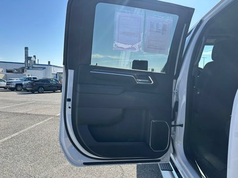 Used 2025 Chevrolet Silverado 2500 LT w/ Convenience Package AWD/4WD image 9