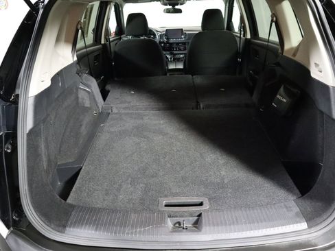 Used 2023 Nissan Rogue S image 11