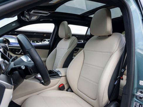 Used 2025 Mercedes-Benz GLC 350e 4MATIC image 5