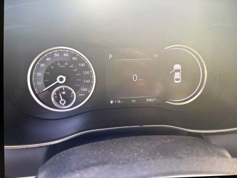 Used 2022 Genesis G70 2.0T image 4