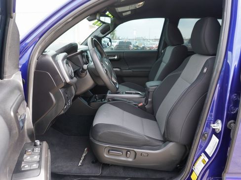 Used 2023 Toyota Tacoma TRD Sport image 7