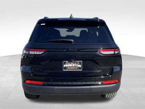 New 2025 Jeep Grand Cherokee Altitude image 5